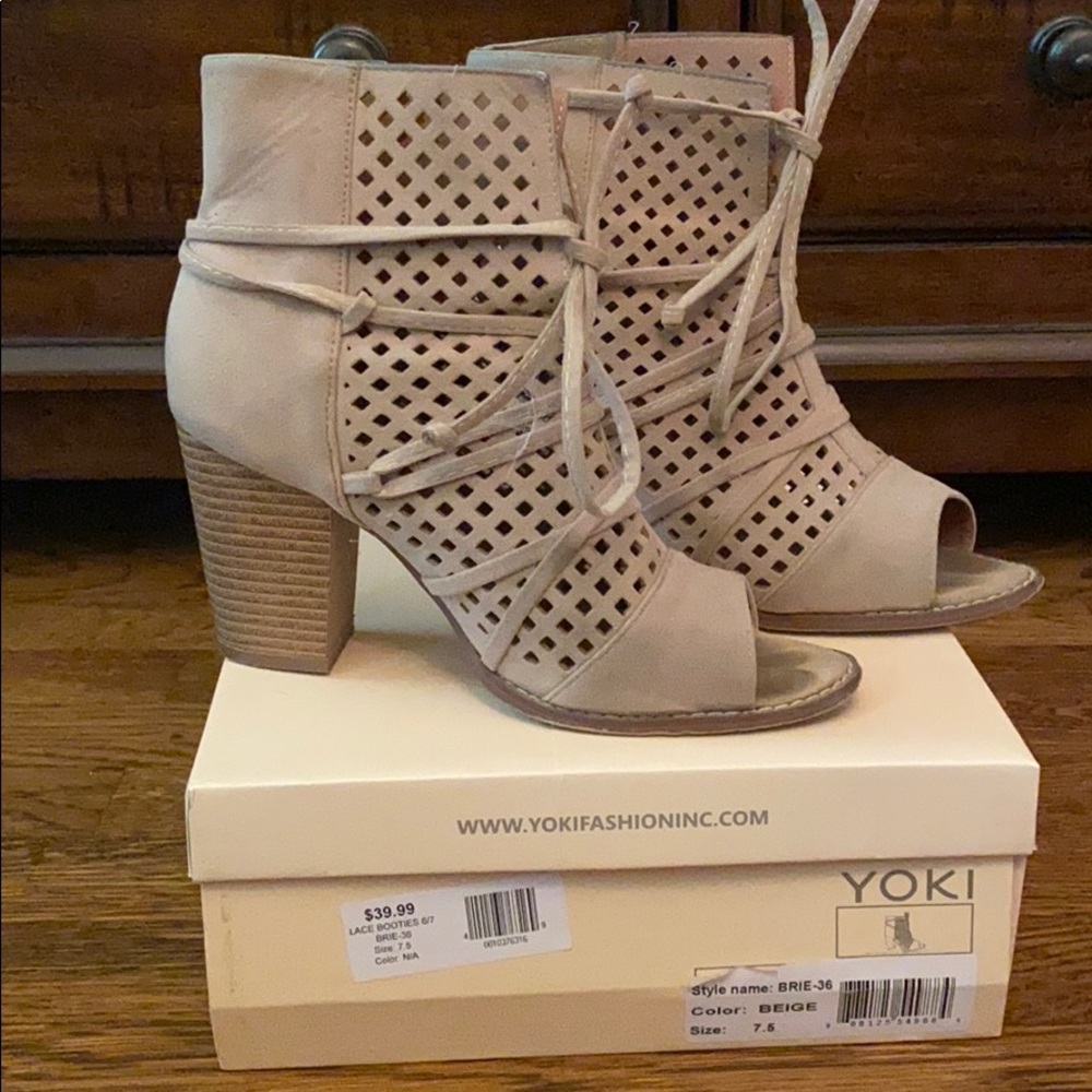 Lace booties gently used size 7.5